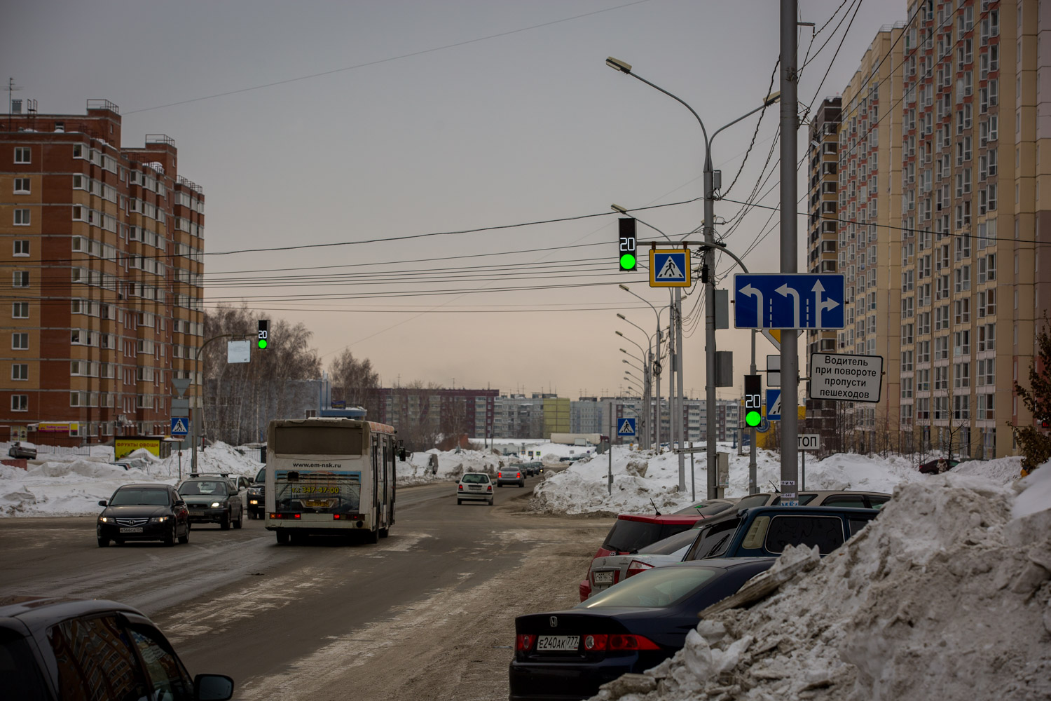 Власти Новосибирска собираются бороться с машинами. Они видят в них главную причину грязного воздуха