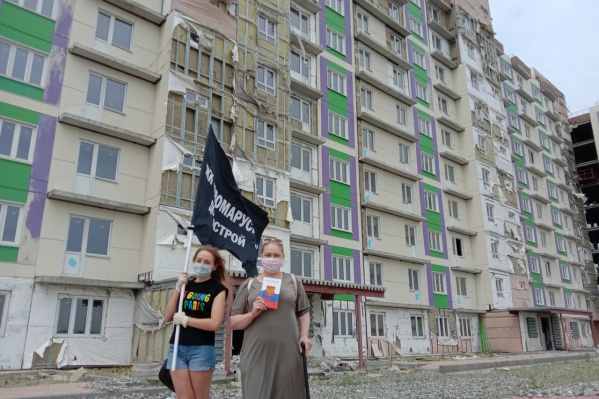 Новосибирцы, вложившие деньги в строительство домов в ЖК «Новомарусино», уже не первый год выходят на улицы и устраивают пикеты Новосибирцы, вложившие деньги в строительство домов в ЖК «Новомарусино», уже не первый год выходят на улицы и устраивают пикеты