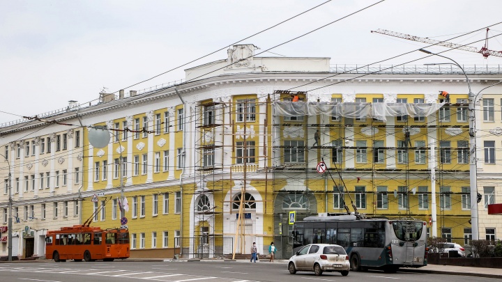 Подрядчик сорвал сроки ремонта нижегородской гимназии № 1. Мэрия наняла дополнительную компанию