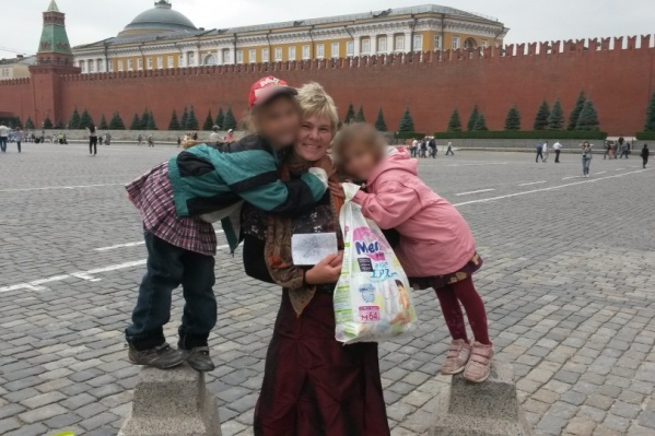 Елена Важенина оставила ребёнка в машине около банка, а забрала малыша из автомобиля больше чем через час и уже на штрафстоянке Елена Важенина оставила ребёнка в машине около банка, а забрала малыша из автомобиля больше чем через час и уже на штрафстоянке