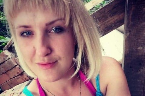 Блондинка с татуировкой бесследно исчезла, отправившись в Красноярск