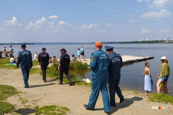 Сотрудники МЧС пробыли на пляже лишь полчаса Сотрудники МЧС пробыли на пляже лишь полчаса 