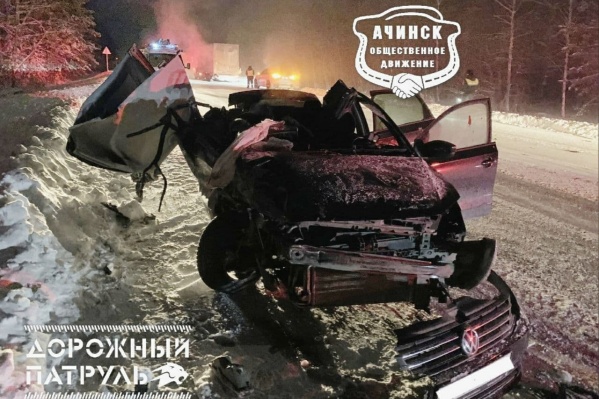 В ночной аварии погибли два пассажира легковой машины В ночной аварии погибли два пассажира легковой машины