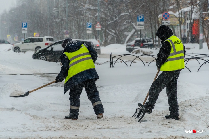 Прокуратура предлагает пермякам жаловаться на качество уборки тротуаров Прокуратура предлагает пермякам жаловаться на качество уборки тротуаров