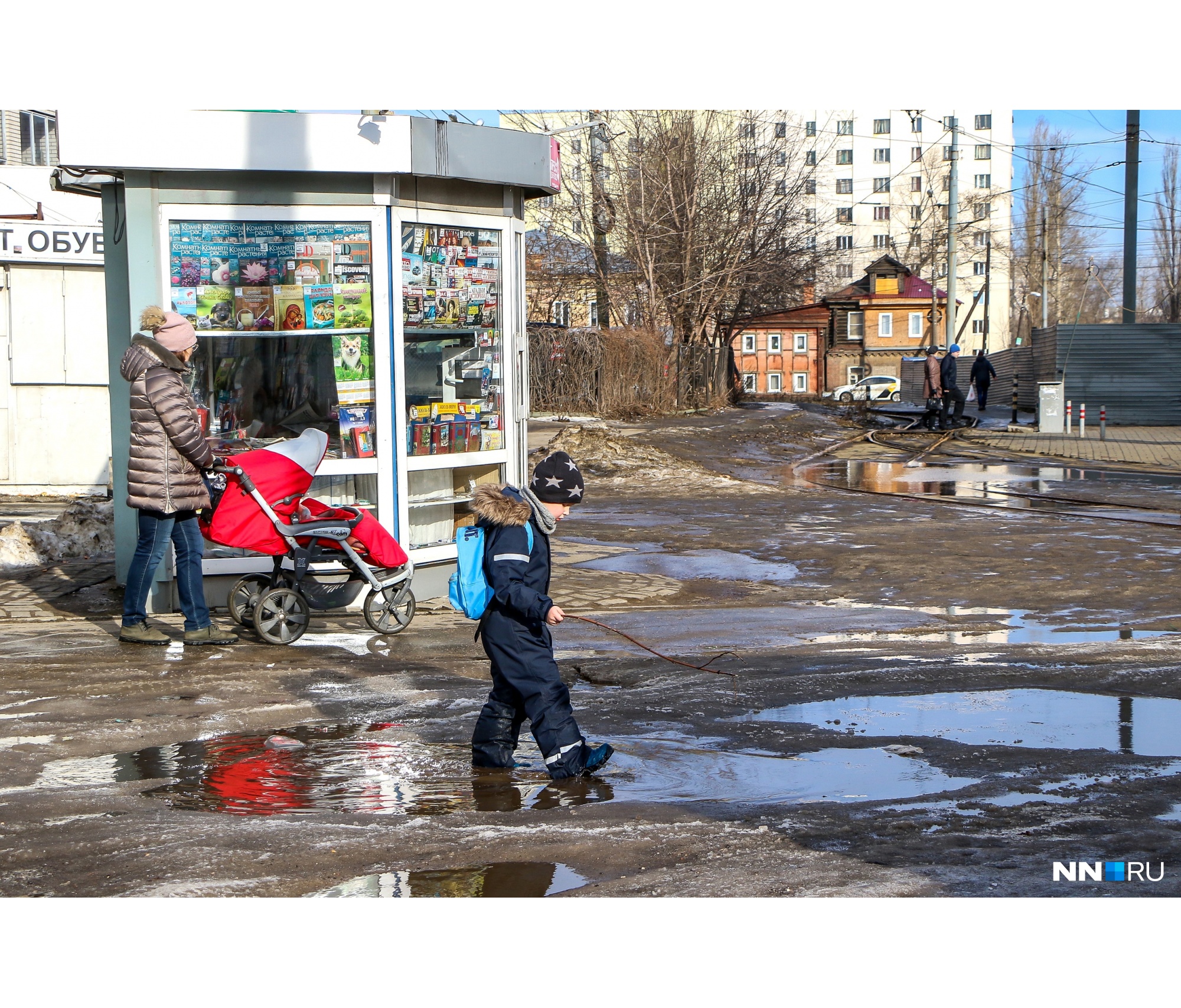 Сейчас всё же не так тепло, как в настоящем апреле, поэтому простыть легче лёгкого Сейчас всё же не так тепло, как в настоящем апреле, поэтому простыть легче лёгкого