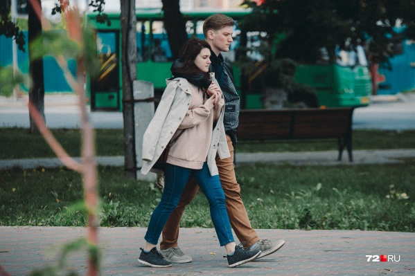 В первый день лета в Тюмени стало холодно и дождливо. В течение дня было около +13 градусов. Узнали, когда можно будет поменять куртки и кофты на легкие футболки В первый день лета в Тюмени стало холодно и дождливо. В течение дня было около +13 градусов. Узнали, когда можно будет поменять куртки и кофты на легкие футболки