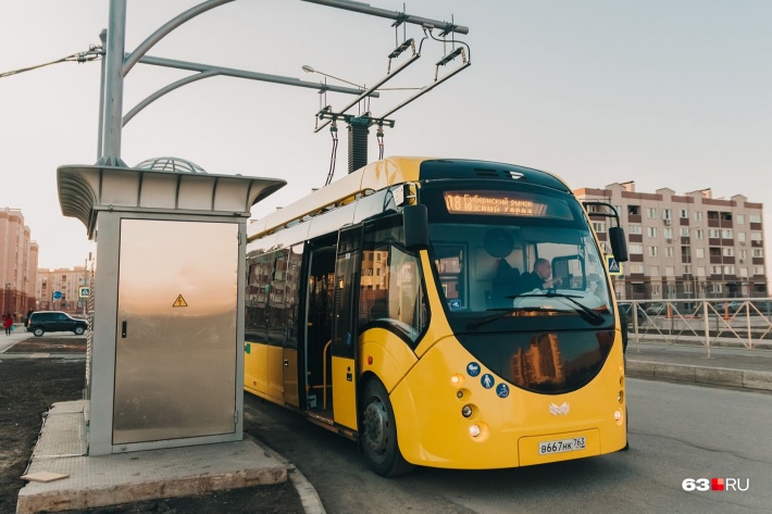 Электробус можно считать гибридом автобуса и троллейбуса