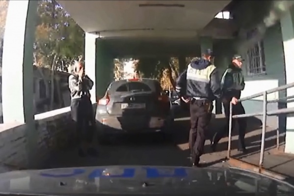 Автоинспекторы отправились к врачам БСМП-2 Автоинспекторы отправились к врачам БСМП-2