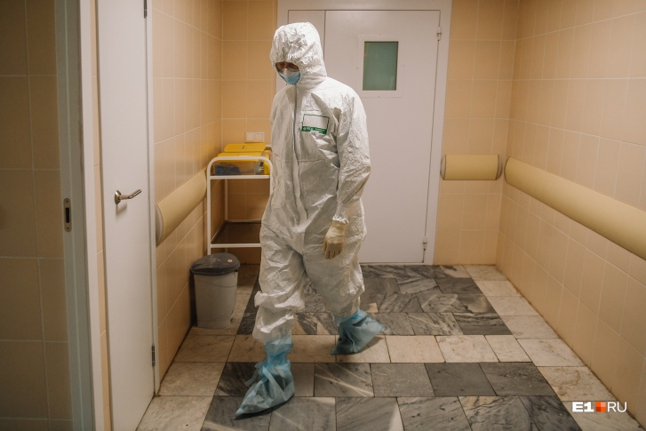 У врачей в «красных» зонах с каждым днём работы всё больше и больше У врачей в «красных» зонах с каждым днём работы всё больше и больше