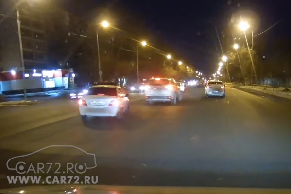 Этот кадр можно назвать «За секунду до аварии» Этот кадр можно назвать «За секунду до аварии»