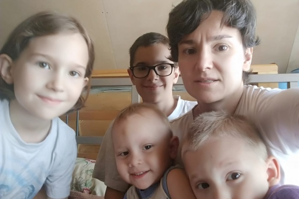 Ираида Сукоян и дети, которым отключили электроэнергию в доме, — без суда и в нарушение законов Ираида Сукоян и дети, которым отключили электроэнергию в доме, — без суда и в нарушение законов