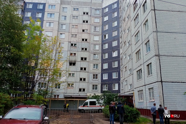 Взрывная волна повредила несколько соседних домов Взрывная волна повредила несколько соседних домов