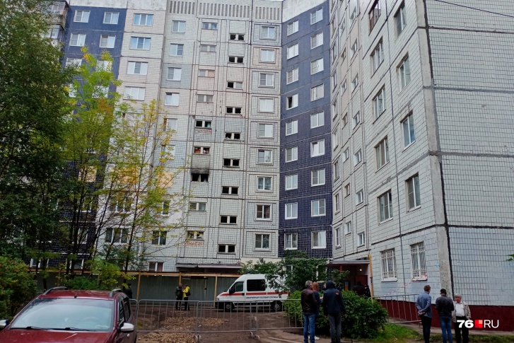 Взрывная волна повредила несколько соседних домов Взрывная волна повредила несколько соседних домов