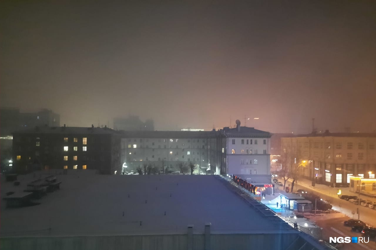 Новосибирск заволокла плотная дымка — 10 пугающих фотографий