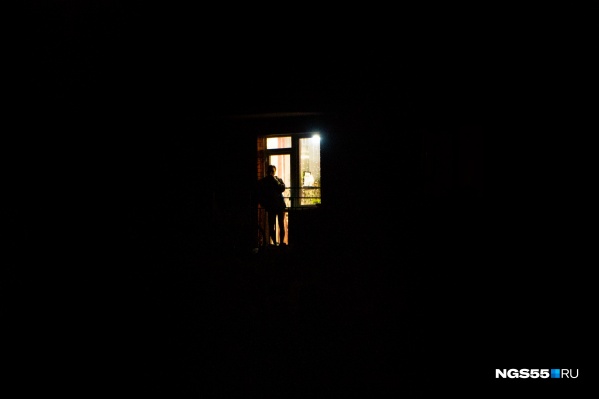 Иван был вынужден закрыться от семьи в отдельной комнате Иван был вынужден закрыться от семьи в отдельной комнате