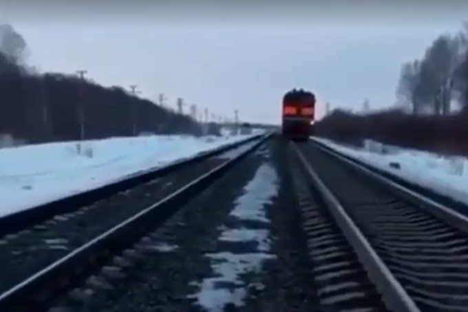 Машинист не смог сразу остановить поезд Машинист не смог сразу остановить поезд