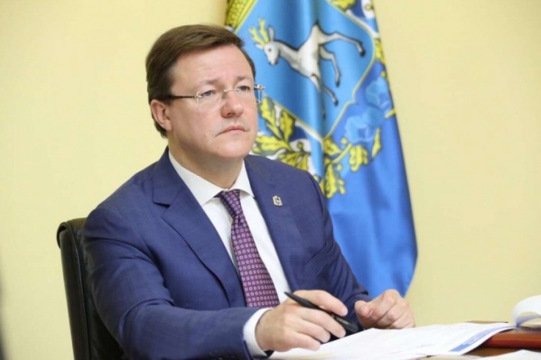 Ограничения, которые утвердил Дмитрий Азаров, распространяются на школьников 6–11-х классов и граждан старше 65 лет Ограничения, которые утвердил Дмитрий Азаров, распространяются на школьников 6–11-х классов и граждан старше 65 лет