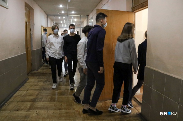 По предварительным данным, которые объявили администраторы группы, большинство родителей проголосовали за различные формы дистанционного обучения (52%). По предварительным данным, которые объявили администраторы группы, большинство родителей проголосовали за различные формы дистанционного обучения (52%).