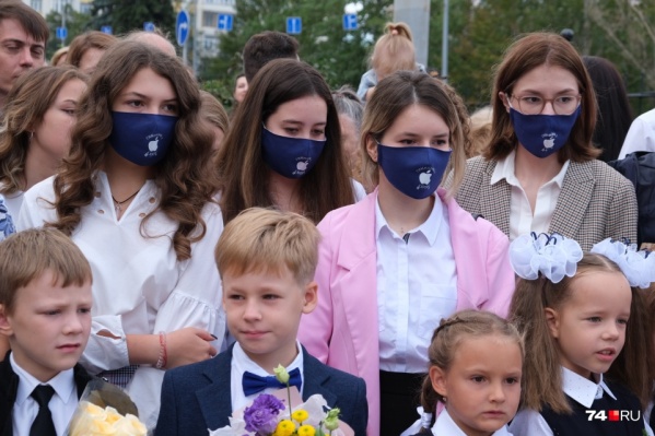 В школах соблюдают все новые правила, но вирус всё равно появляется среди учеников и учителей В школах соблюдают все новые правила, но вирус всё равно появляется среди учеников и учителей