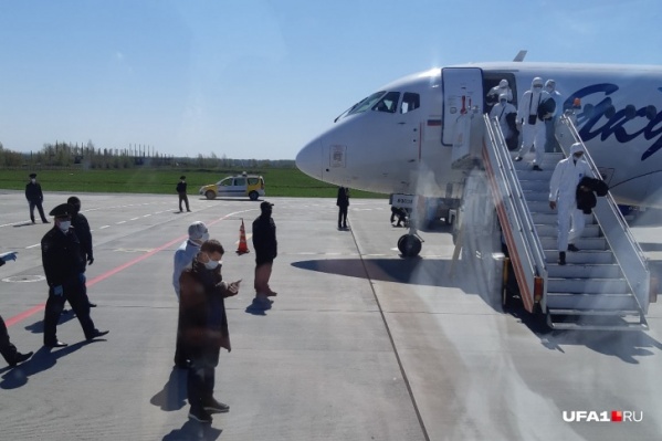 Вахтовиков доставили в Башкирию спецрейсом Вахтовиков доставили в Башкирию спецрейсом