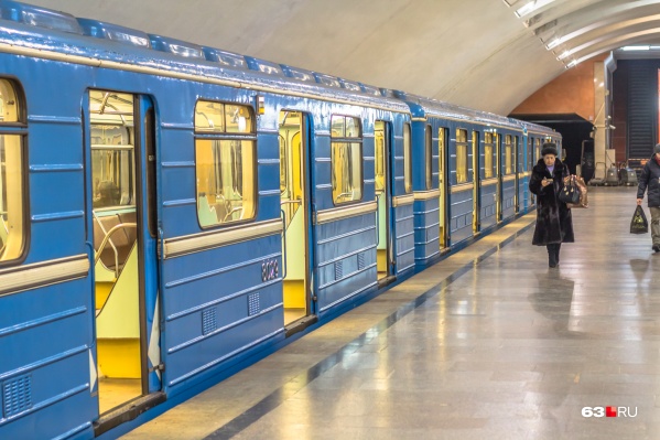 В самарском метро работают поезда, которые сделали в советское время В самарском метро работают поезда, которые сделали в советское время