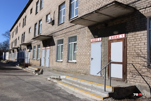 Заболевшая коронавирусом женщина содержится в боксе инфекционной больницы Заболевшая коронавирусом женщина содержится в боксе инфекционной больницы