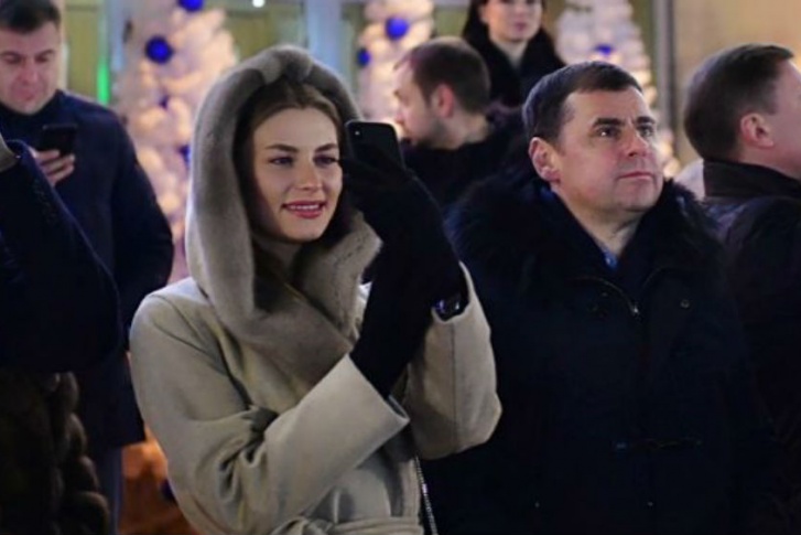 Губернатор с женой на Советской площади 