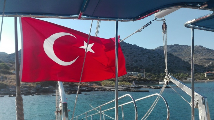 «Оператор ничего не может объяснить, тур аннулировали»: россиянам неожиданно отменили поездки в Турцию