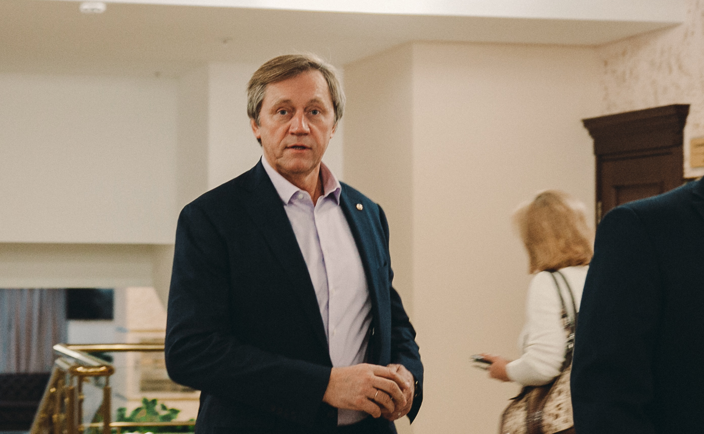 Владимир Шевчик известен как строитель ТРЦ «Гудвин», ТРЦ «Вояж», аквапарка «ЛетоЛето», жилых домов и других объектов. Его «Сибинтелл-Холдинг» очень популярен в области<br> Владимир Шевчик известен как строитель ТРЦ «Гудвин», ТРЦ «Вояж», аквапарка «ЛетоЛето», жилых домов и других объектов. Его «Сибинтелл-Холдинг» очень популярен в области<br>