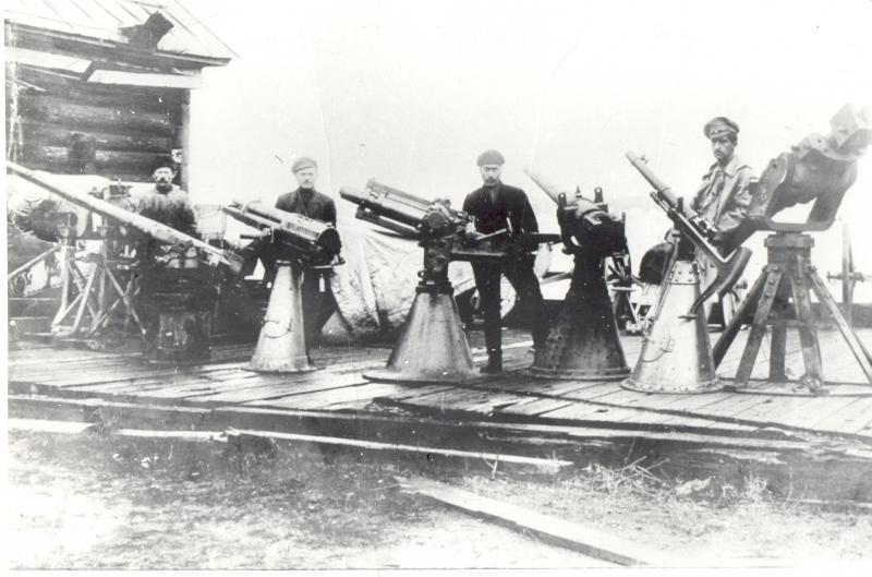 Испытания орудий на полигоне «Пермских пушечных заводов», октябрь 1918 года Испытания орудий на полигоне «Пермских пушечных заводов», октябрь 1918 года