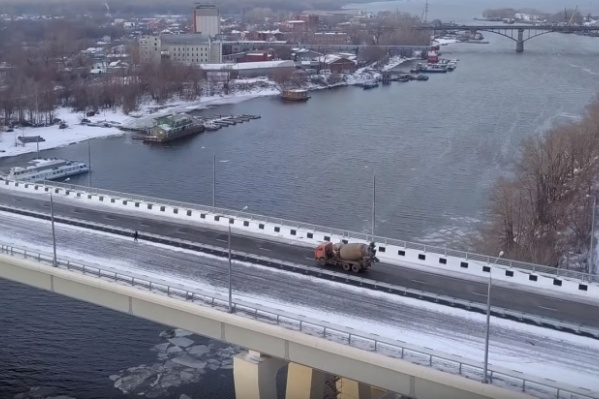Первая очередь моста включает переход через реку Самару Первая очередь моста включает переход через реку Самару