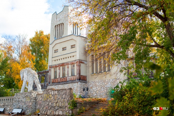 Особняк Головкина окружен мифами и легендами Особняк Головкина окружен мифами и легендами