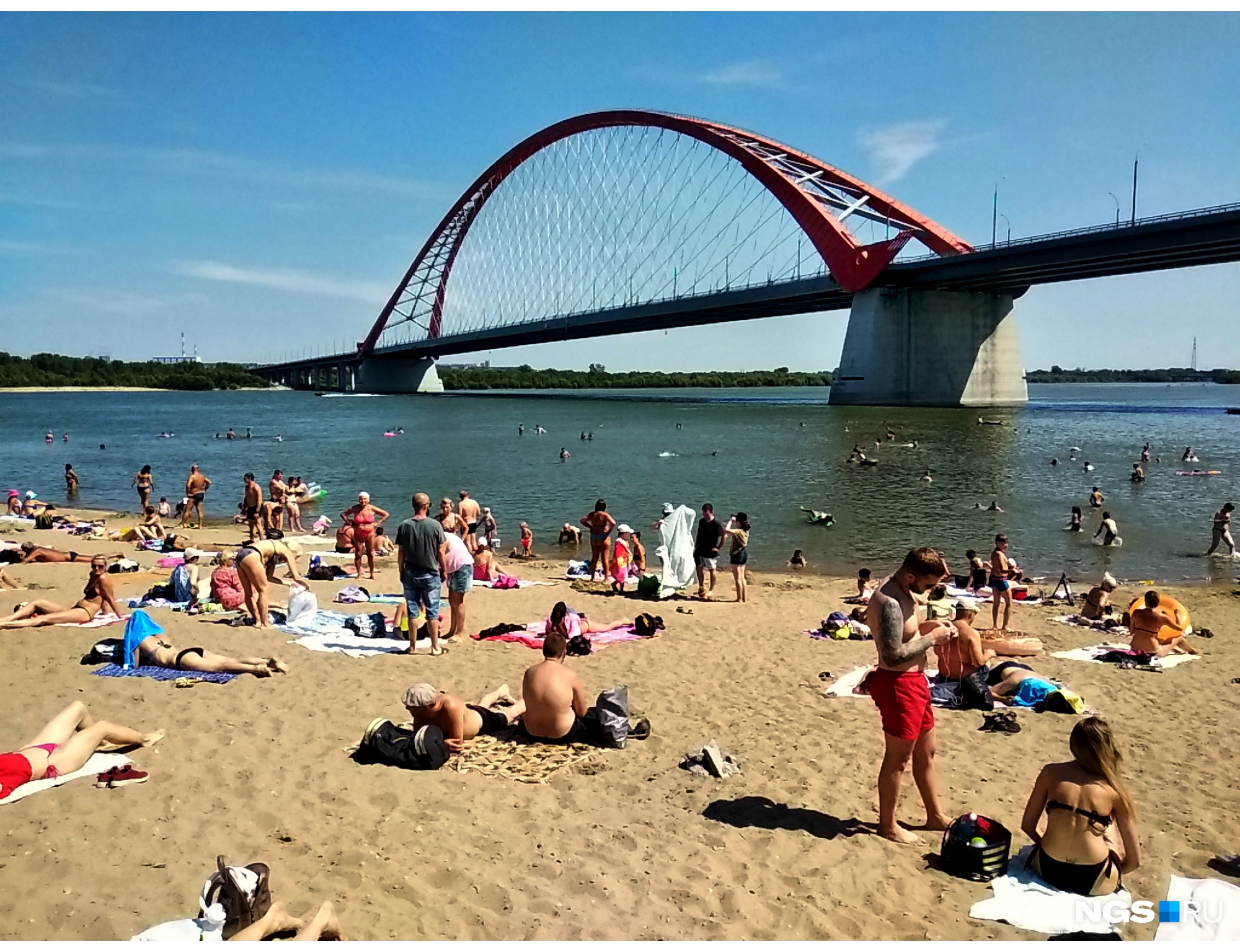 Бугринский мост стал ещё и самым фотографируемым объектом города Бугринский мост стал ещё и самым фотографируемым объектом города