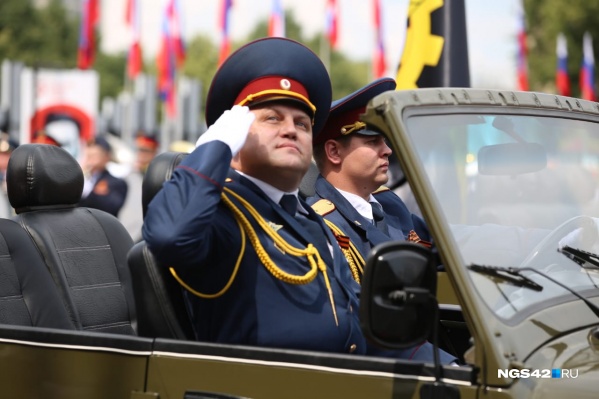 В торжественном шествии участвовали военные, полицейские, сотрудники МЧС и Росгвардии В торжественном шествии участвовали военные, полицейские, сотрудники МЧС и Росгвардии