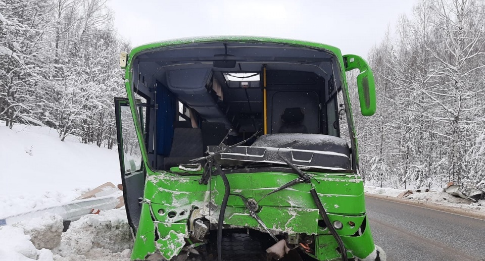 В Прикамье оштрафовали перевозчика, автобус которого попал в массовое ДТП под Нытвой
