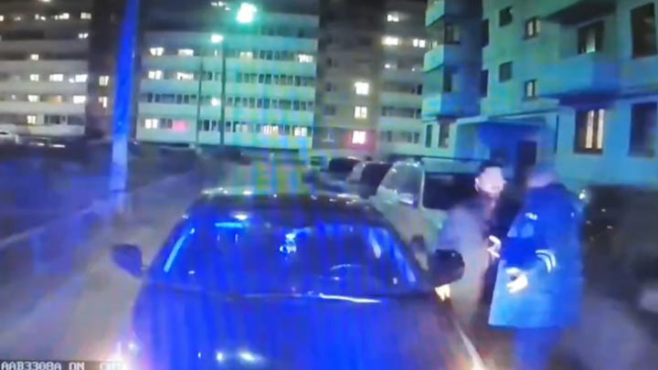 Автомобилистом, заблокировавшим скорую с ребёнком в ярославском дворе, занялись следователи