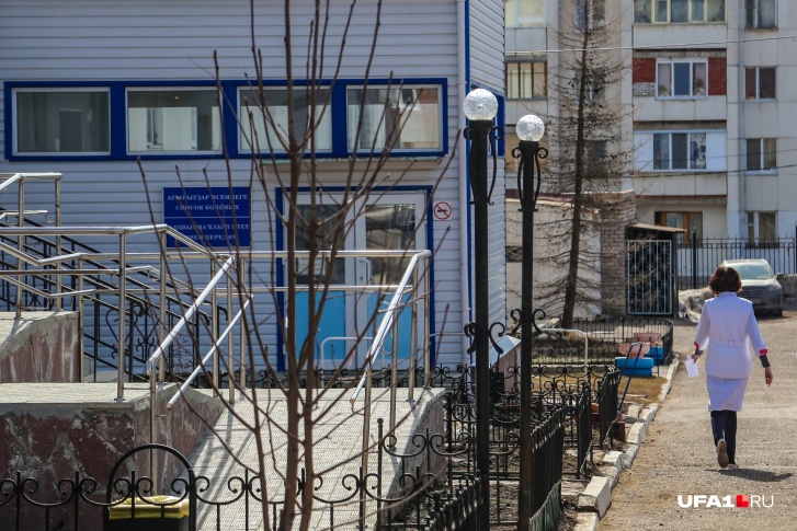 Медики продолжают работу Медики продолжают работу