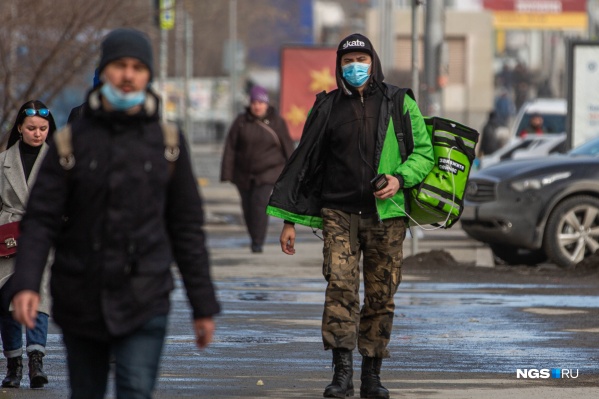 Одни из тех, кто может передвигаться по городу без ограничений, — это курьеры. Их даже отдельно выделили в документе Одни из тех, кто может передвигаться по городу без ограничений, — это курьеры. Их даже отдельно выделили в документе