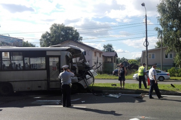 ДТП произошло около 15 часов на проспекте Авиаторов в районе остановки «Улица Линейная» ДТП произошло около 15 часов на проспекте Авиаторов в районе остановки «Улица Линейная»