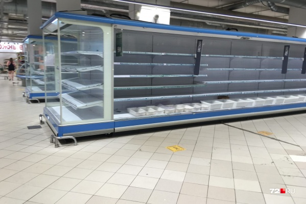 Вот так выглядят полки в гипермаркете «Карусель» на Максима Горького Вот так выглядят полки в гипермаркете «Карусель» на Максима Горького