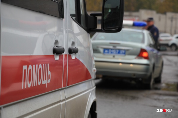 Медицинская помощь понадобилась и водителю перевернувшейся машины, и пассажирке Медицинская помощь понадобилась и водителю перевернувшейся машины, и пассажирке
