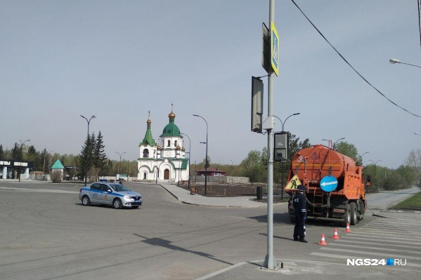 На месте дежурят патрули На месте дежурят патрули