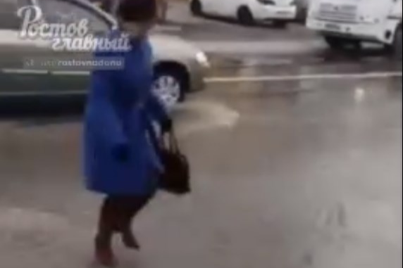 Убрать течь должны к семи вечера Убрать течь должны к семи вечера