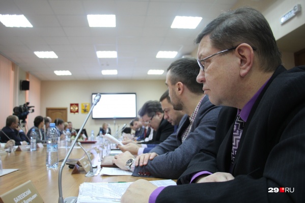 Депутаты получили предупреждения Депутаты получили предупреждения 