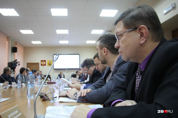 Депутаты получили предупреждения Депутаты получили предупреждения
