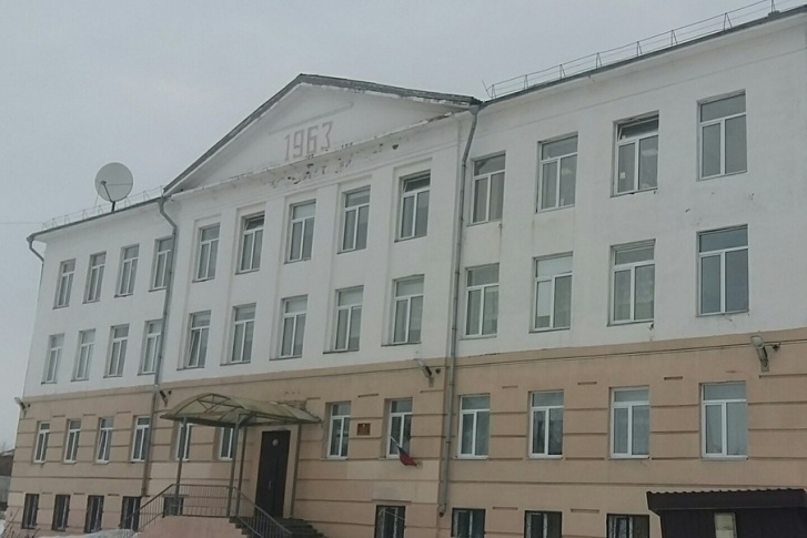 Школа <nobr class="_">№ 54</nobr> расположена на острове Бревенник — на окраине Архангельска
