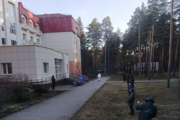 Конвой полиции и МЧС встречал туристов в обсерваторе, сегодня охраны гораздо меньше Конвой полиции и МЧС встречал туристов в обсерваторе, сегодня охраны гораздо меньше