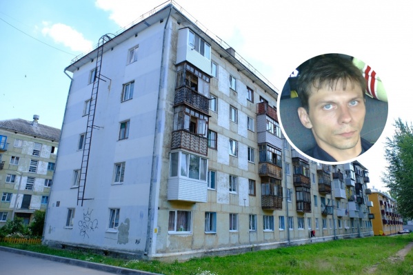 Место ЧП: спасатель Александр Инюшин стал очевидцем несчастного случая, не растерялся и оказал ребенку, выпавшему с четвертого этажа, первую помощь Место ЧП: спасатель Александр Инюшин стал очевидцем несчастного случая, не растерялся и оказал ребенку, выпавшему с четвертого этажа, первую помощь