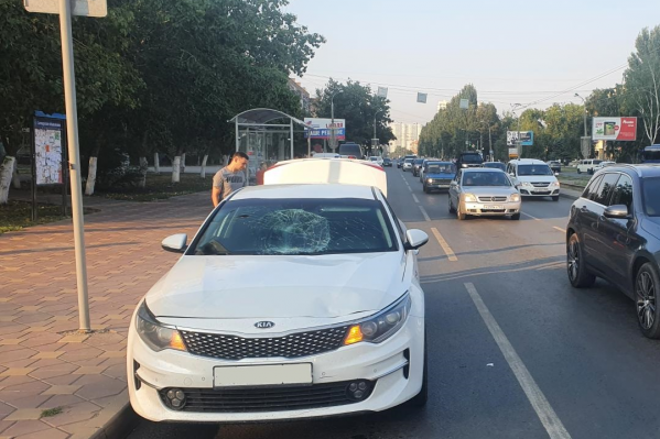 Пешеходы отлетели на лобовое стекло автомобиля Пешеходы отлетели на лобовое стекло автомобиля