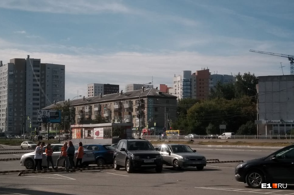 На парковке еще относительно пусто На парковке еще относительно пусто
